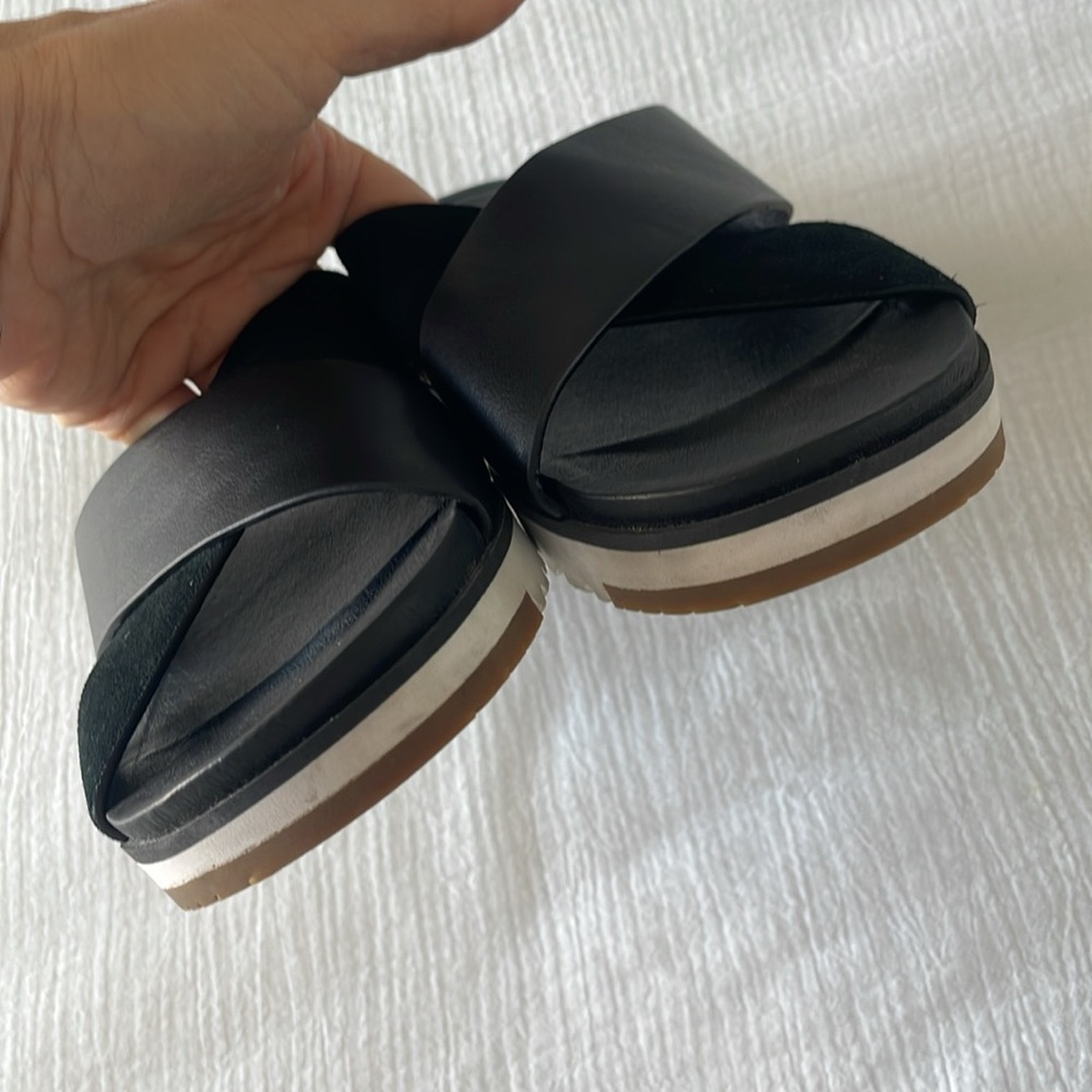 Ugg Kari Leather Slide Sandal Womens Black Slip On Open Toe Crisscross Strap 7 - Picture 13 of 15